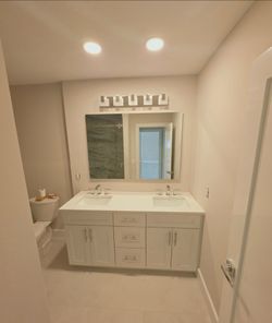 Frameless shower door