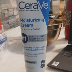Moisturizing cream CeraVe