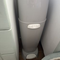 Diaper Genie And 4 Refills Of Bags 