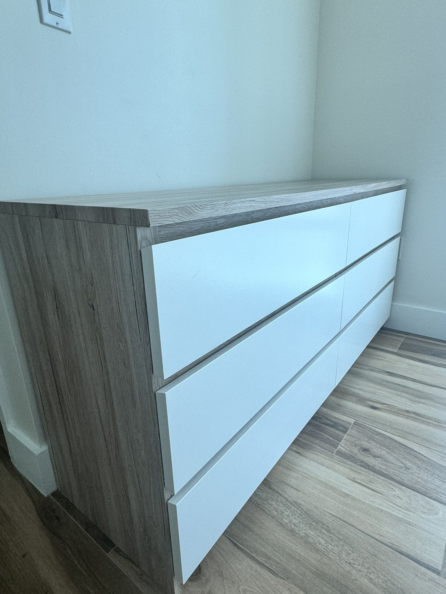 6 - Drawer Dresser , White Brown 63x30 3/4