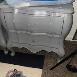 2 Dresser 