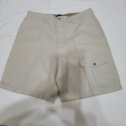 Men's khaki casual shorts