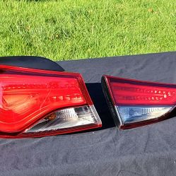 Hyundai Elantra OEM Tail Light Set