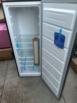 Upstreman 7.0 Cu.Ft Upright Freezer Convertible Freezer/Refrigerator, Garage Ready Deep Freezer Fridge with Reversible Door, UP70 Stainless Steel