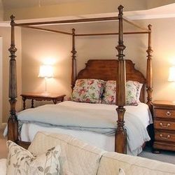 Queen Poster bed w/ matching dresser