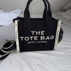 Marc Jacob’s Small The Tote Bag Jaquard With Charm And Organizer 