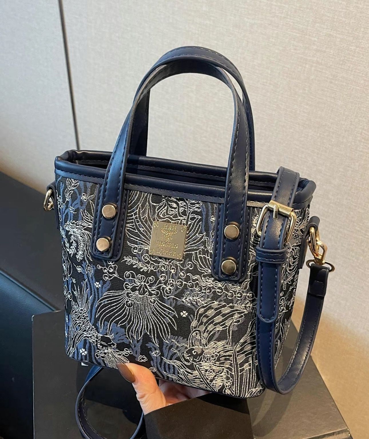 Women's Elegant Floral Embossed Handbag, Fashionable Contrasting Color Shoulder Bag, Casual Versatile Crossbody Bag for Daily Life