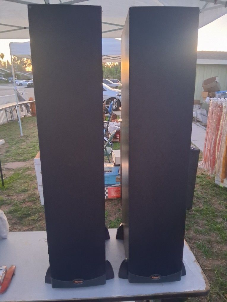 2 Klipsch iv rf 62 Home Stereo Theatre Speakers