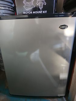Miniature refrigerator