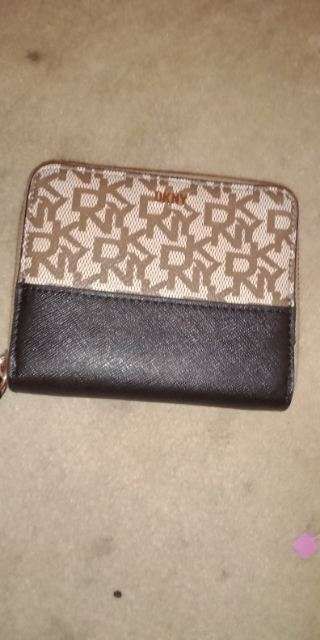 Womens DK wallet 