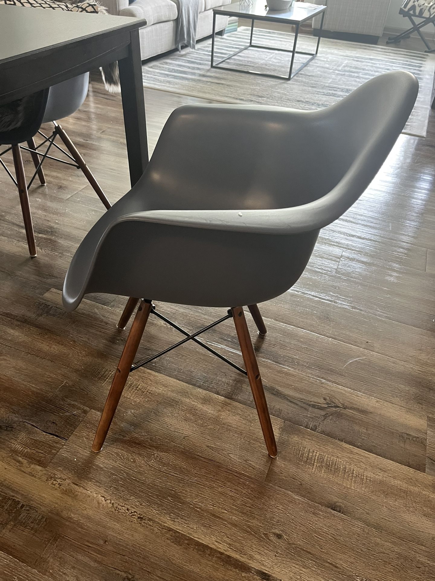 Coffee Table/Stand/Chairs 