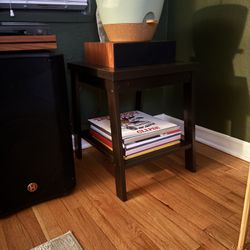 $10 End Table! Great Condition. 