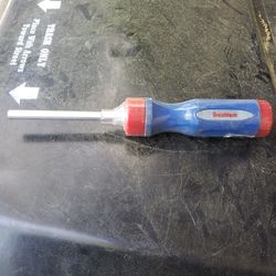 Magnetic Tool With Light