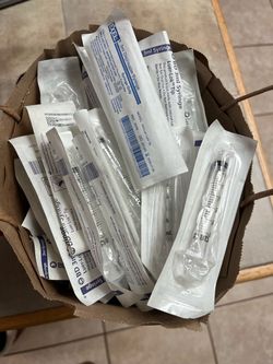 Bag of unused 3ml plastic syringes