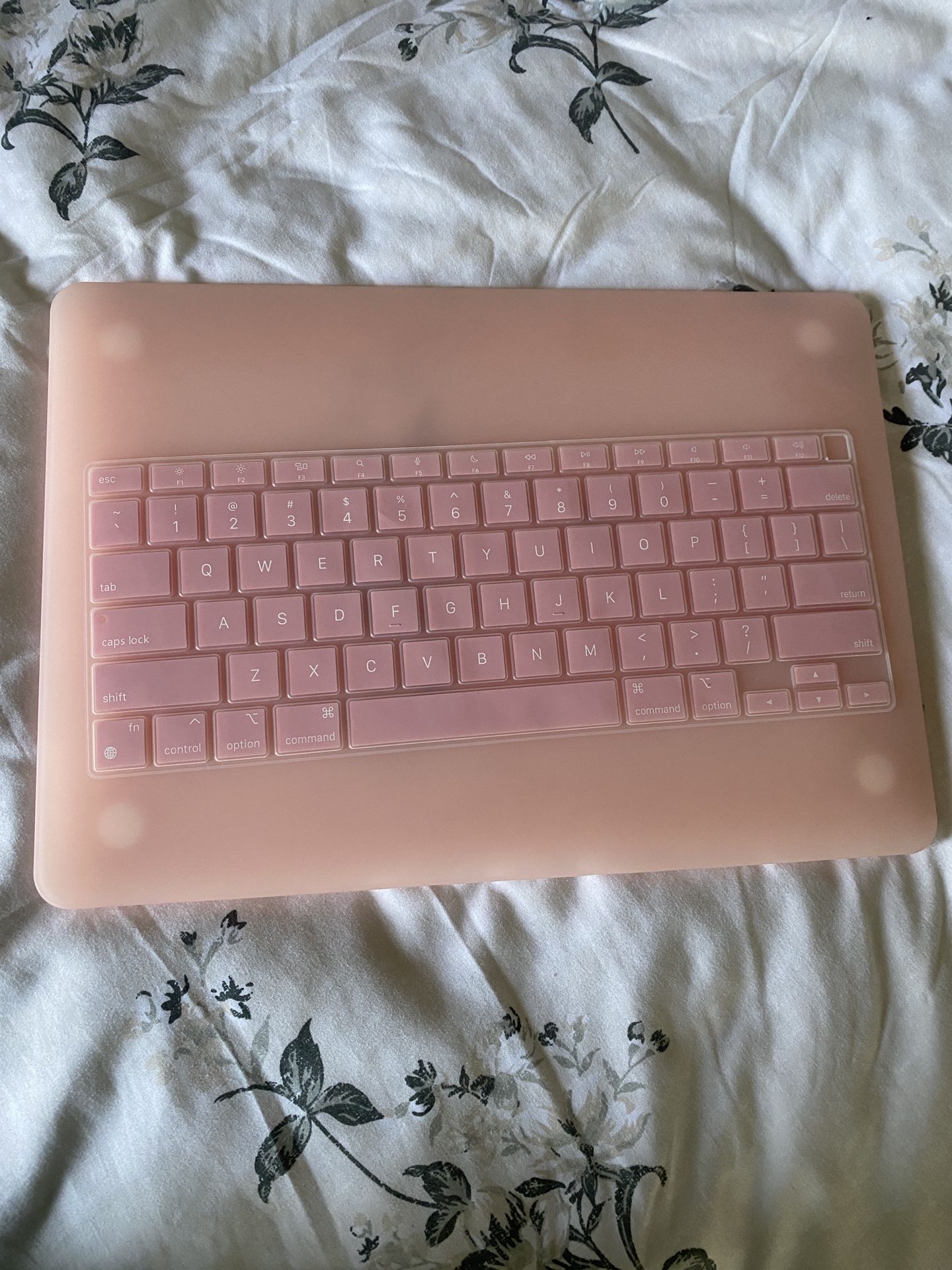 Pink MacBook Hard case/keyboard Cover Brand New