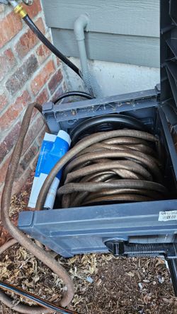 150-200 feet garden no tear hose. Hose reel not included