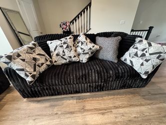 Sofa & Loveseat w/pillows