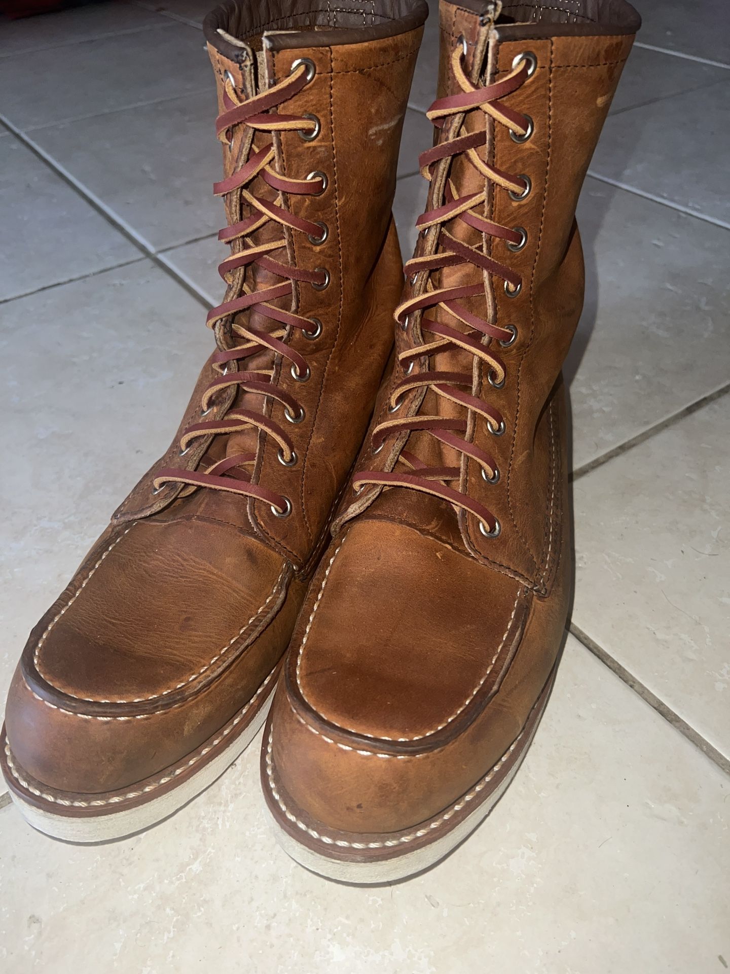 Red Wing Moc Toe 8' boot