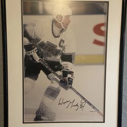Wayne Gretzky Signed 16x20 Framed Matted UDA Certified Mint Auto 