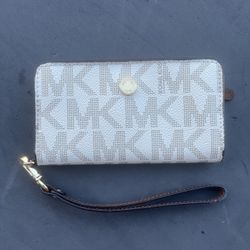 Michael Kors Cellphone Wallet