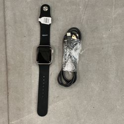 Apple, second gin watch with charger cord