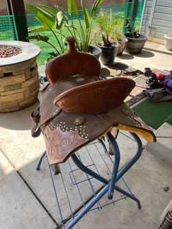 Barrel racing saddle