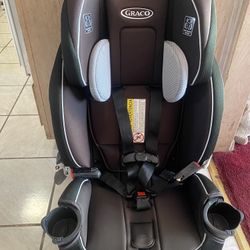 GRACO CAR SEAT  5 To 65 Lb 
