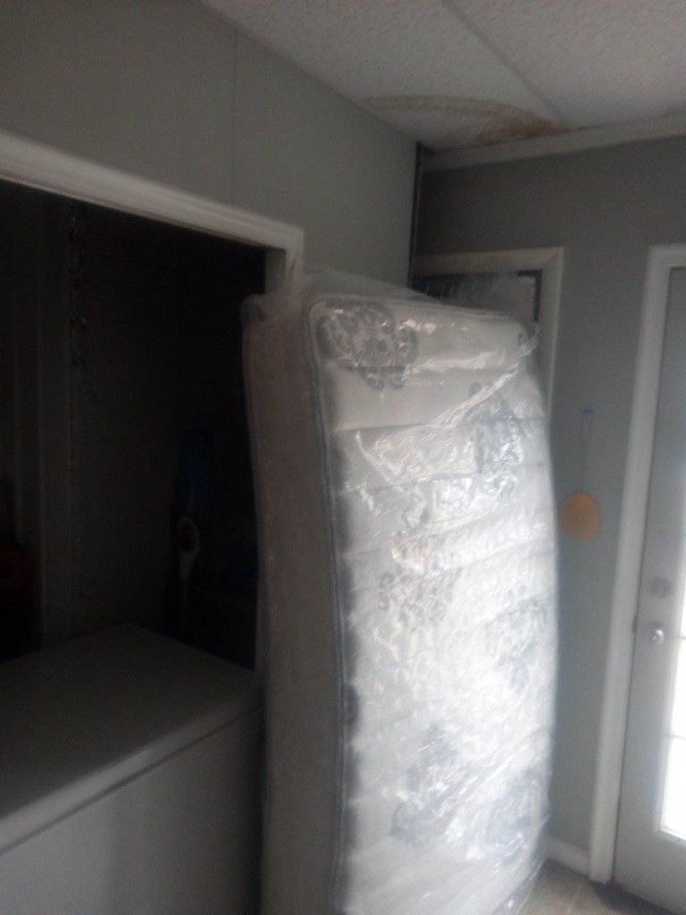 Twin Hybrid Coil Foam Mattress