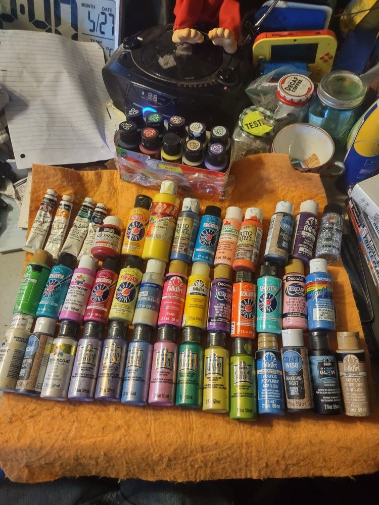 Vials Of Acrylic Paint Some Brand New 51 In Total Will Not Separate