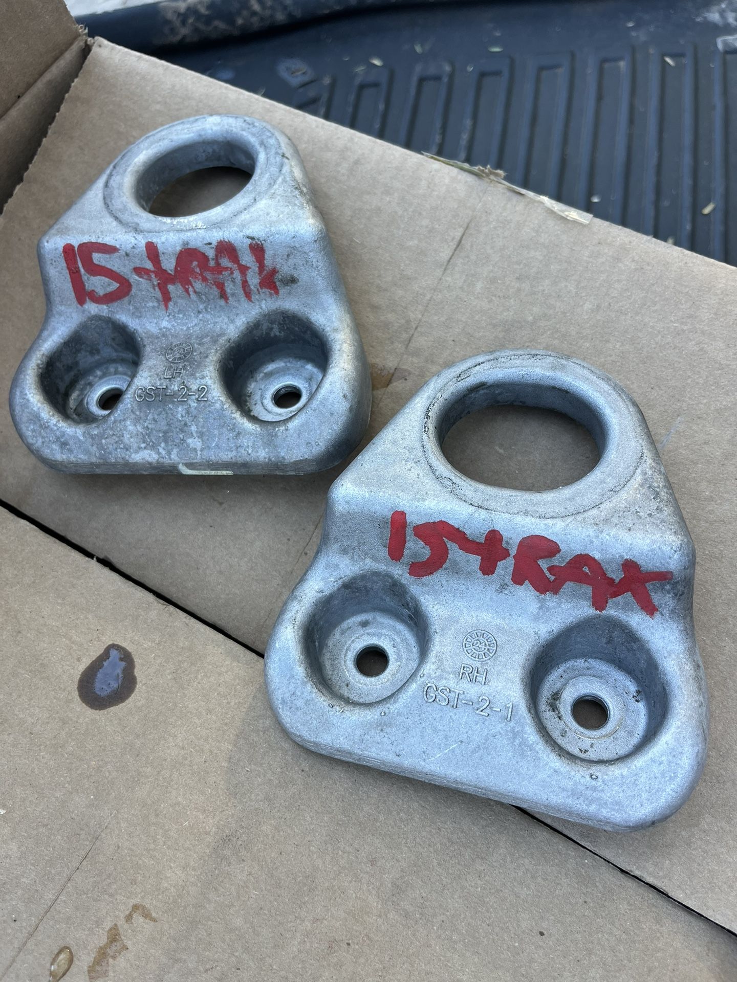 2024-2025 CHEVROLET TRAX ENGINE RADIATOR LEFT & RIGHT SIDE LOWER BRACKET SUPPORT 