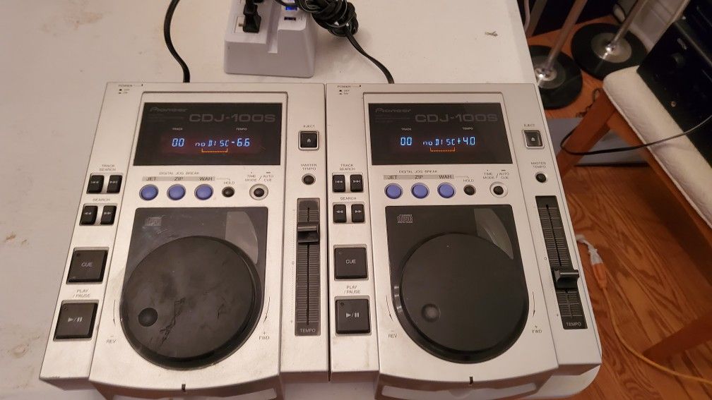 Pioneer CDJ-100S シルバー 動作OK 美品 Pioneer CDJ-100S シルバー 動作OK 美品 Pioneer CDJ-100S シルバー