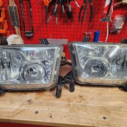 Toyota Tundra, Sequoia Headlights OEM 