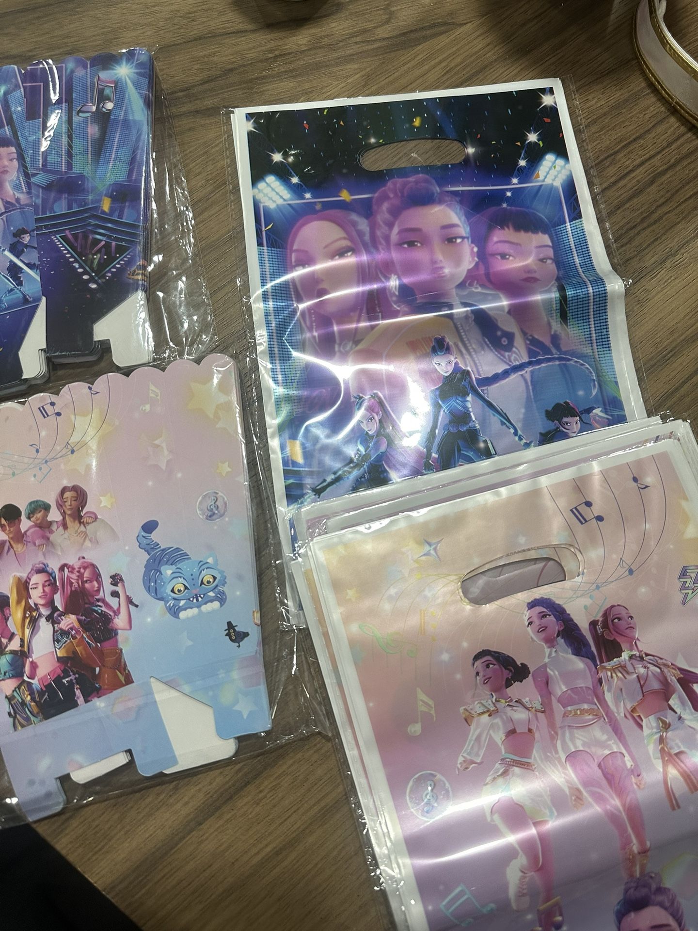 K POP DEMON HUNTERS DECORATIONS