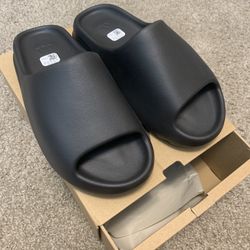 Yeezy Slides Onyx - Size 9