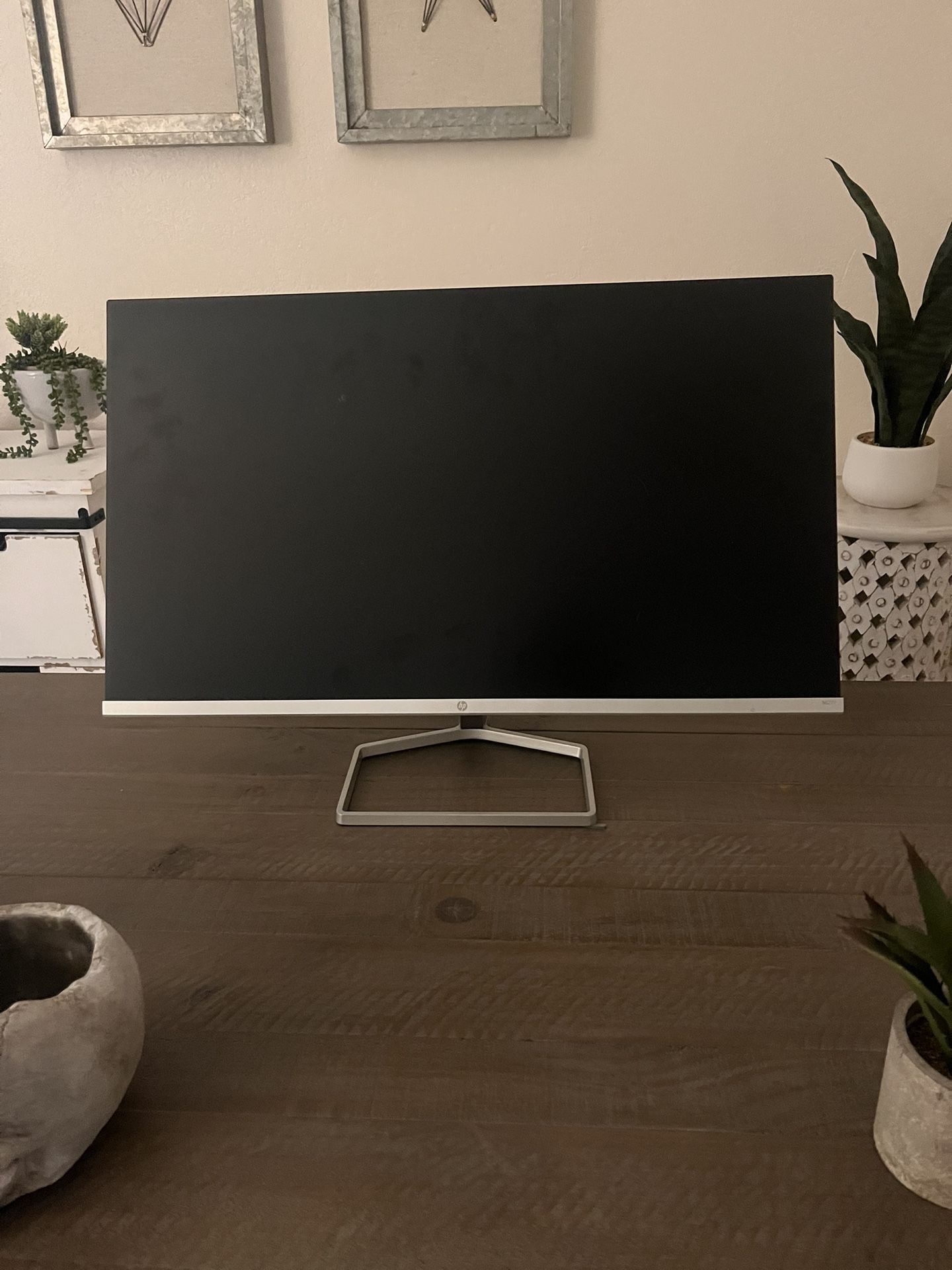 HP Flat screen monitor 24 in.