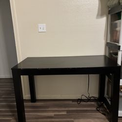 Black Desk