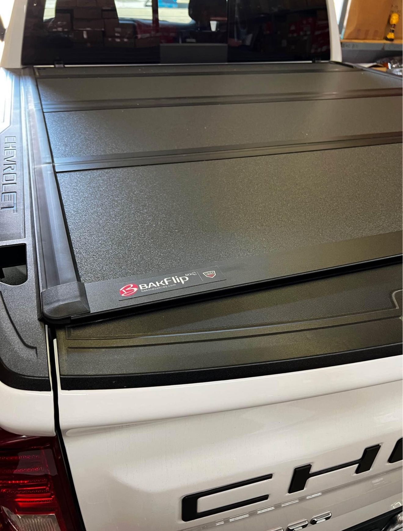 Chevy Silverado / GMC Sierra Bed Cover Bakflip MX4 NEW 