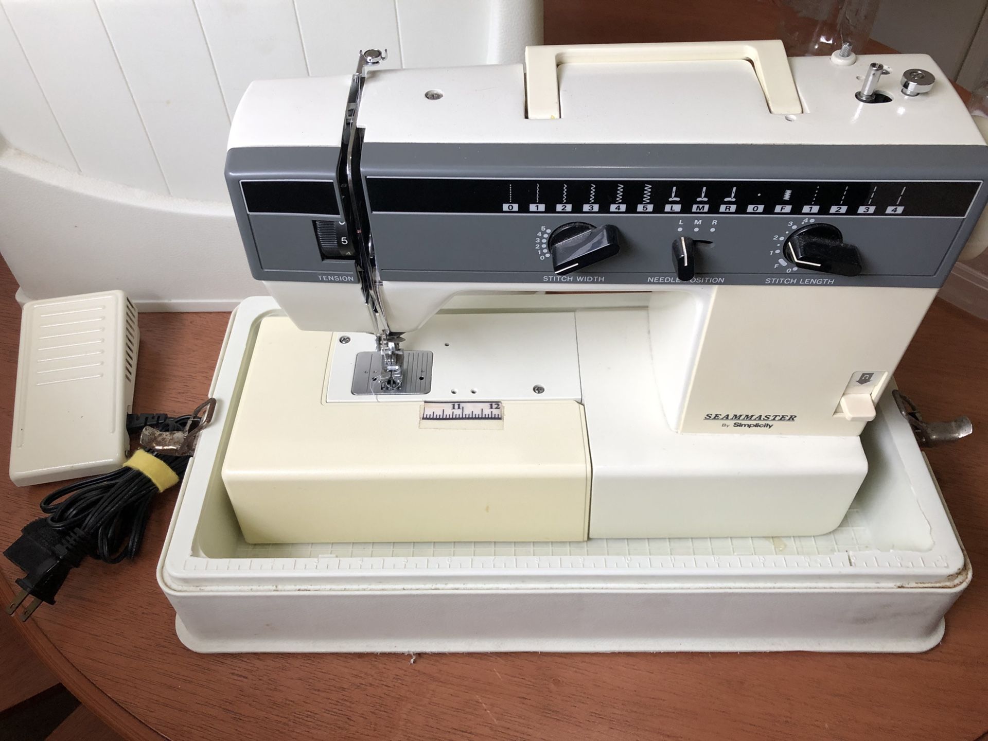 Simplicity Seammaster Sewing Machine (Model 200) for Sale in River