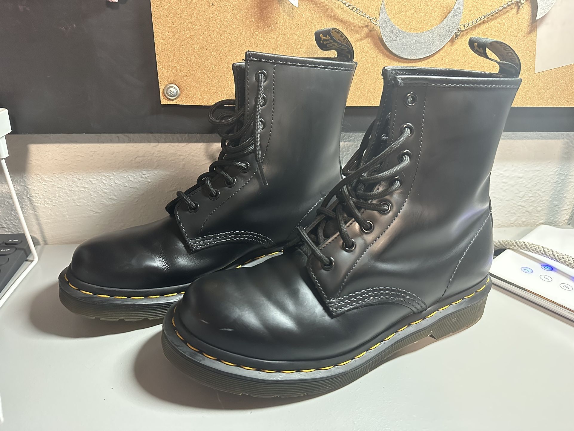 Black Dr. Martens 1460 boots - US 8