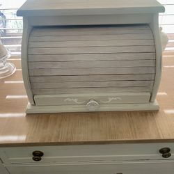 Vintage Farm House Bread Box