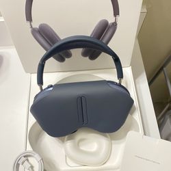 AirPods Max In Midnight With Smart Case