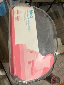 Frida nursing pillow