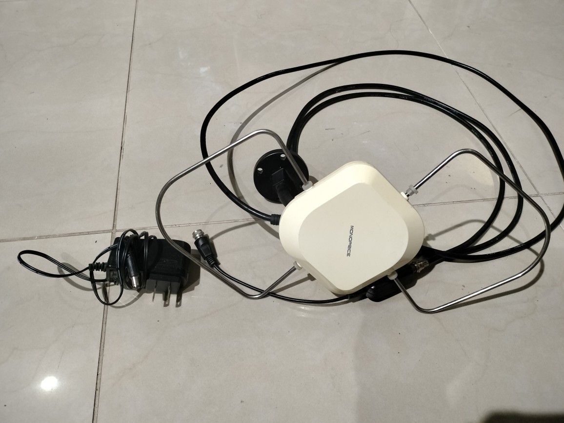 MONOPRICE HDTV Indoor/Outdoor Antenna (MDA-5600)