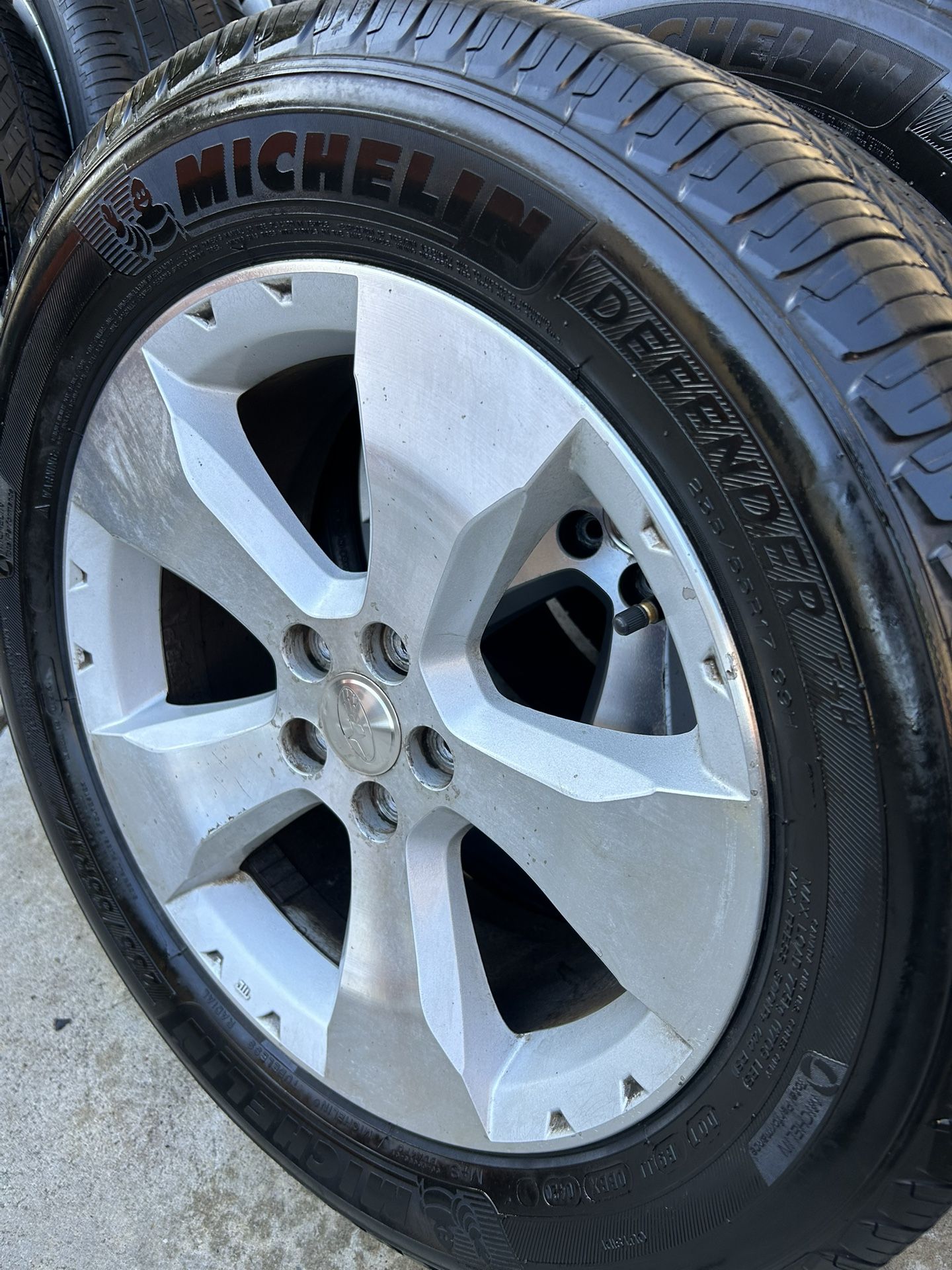 4- MICHELIN RADIAL DEFENDER