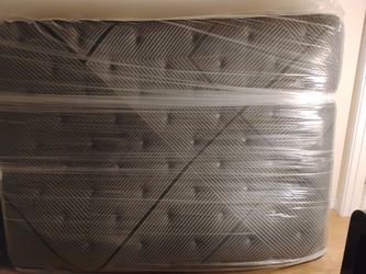 Beautyrest pillow top. Black Queen.