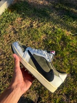 Travis Scott Jordan 1 low olive size 8