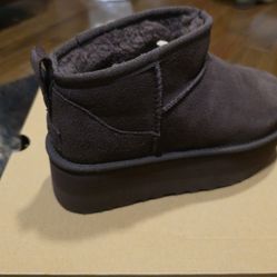 UGG