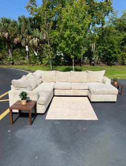 Sectional Couch Sofa - Light Beige - Rooms To Go - Like New Condition