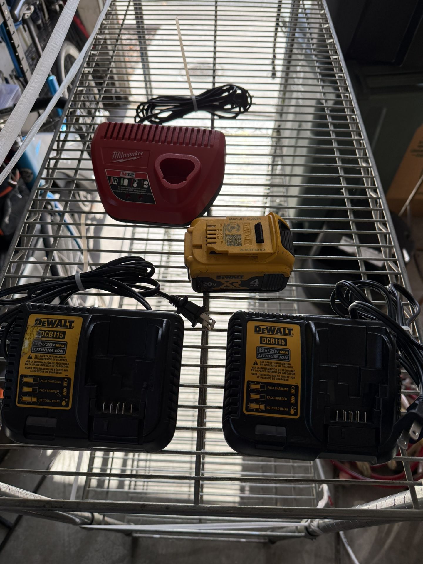 Dewalt Charger With Battery 20v 2ah
