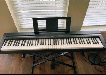 Yamaha p71 keyboard bundle / NEW